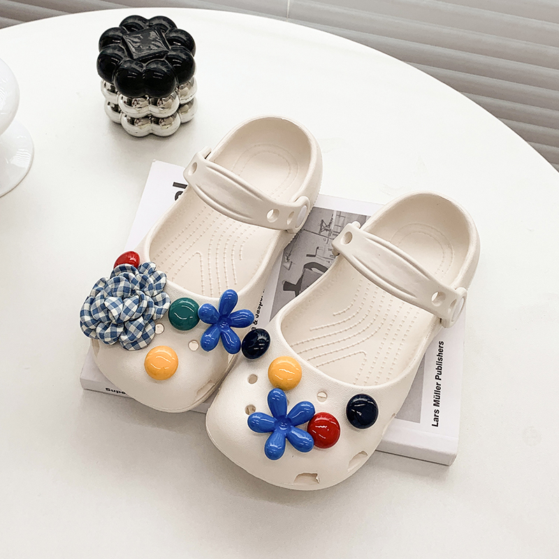 Outdoor Camping Slippers - Een paar decoratieve Mary Jane-schoenen met